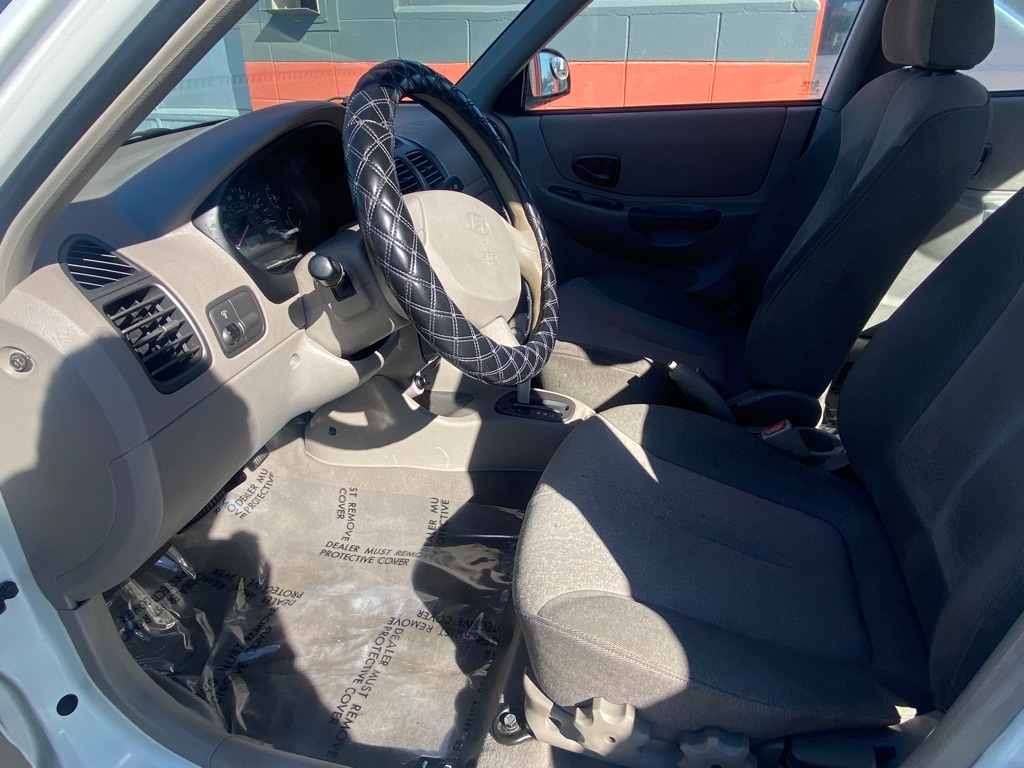 Photo 7 of this HYUNDAI ACCENT