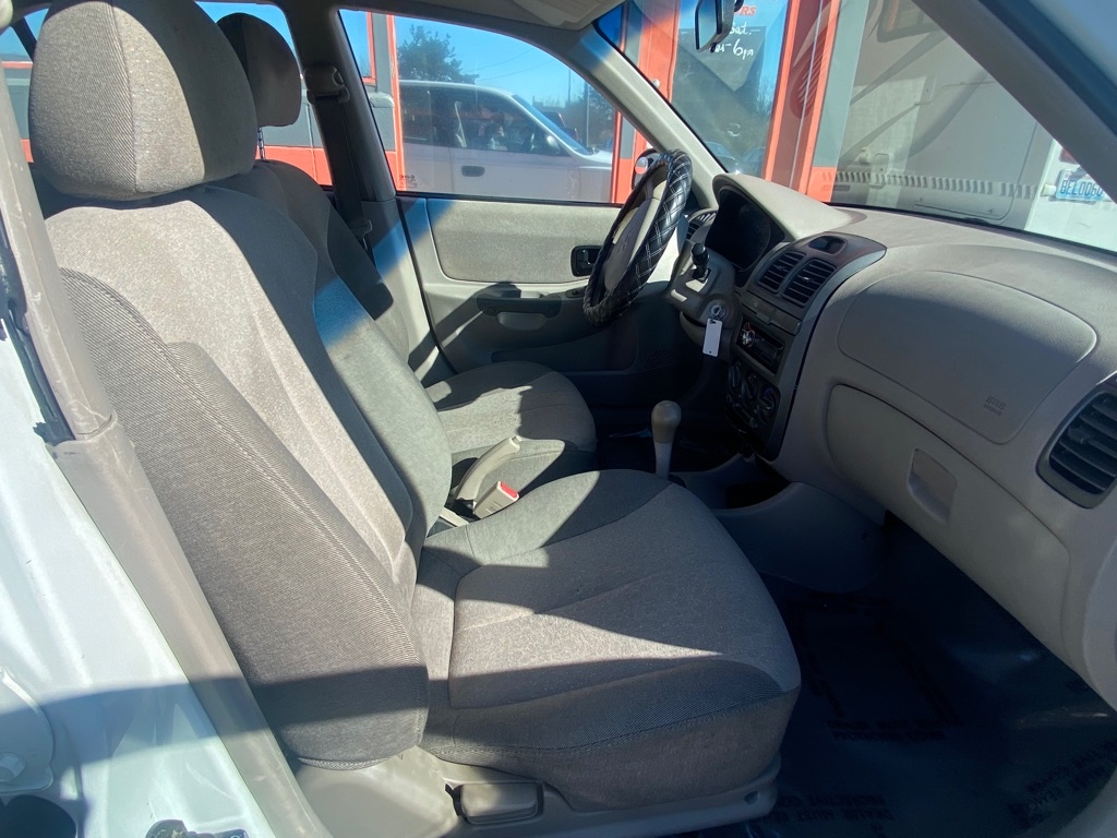 Photo 8 of this HYUNDAI ACCENT