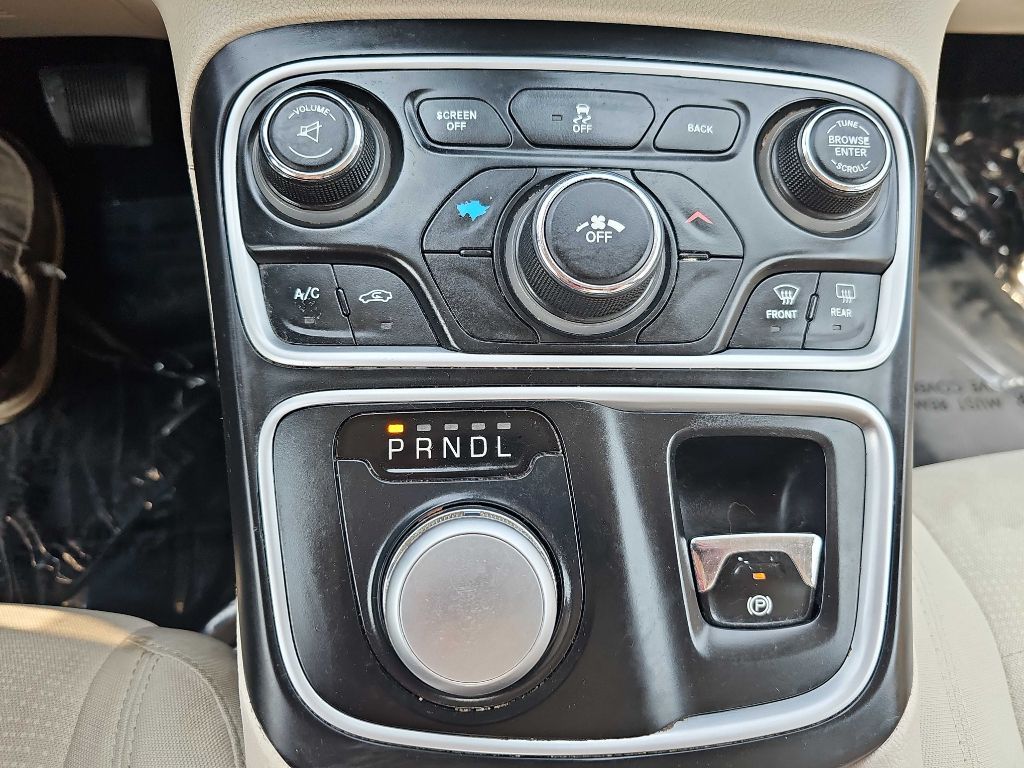Photo 33 of this CHRYSLER 200