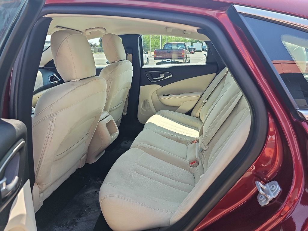 Photo 3 of this CHRYSLER 200