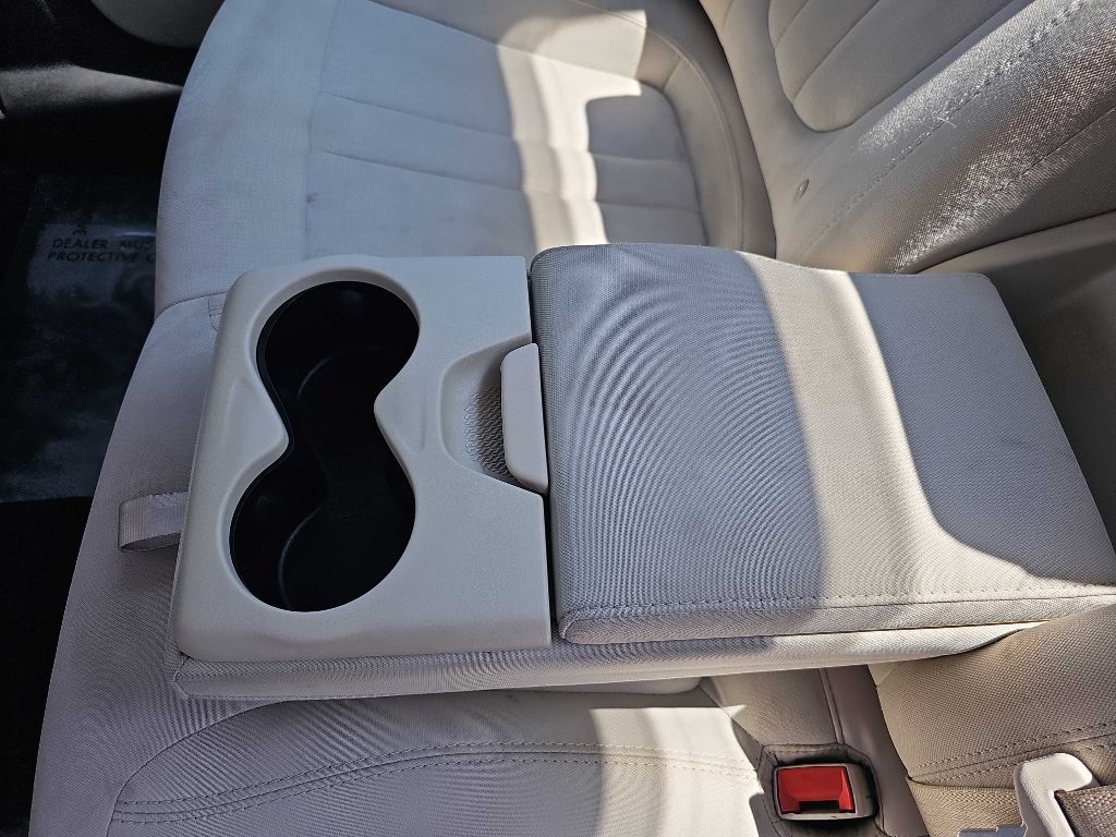 Photo 11 of this CHRYSLER 200