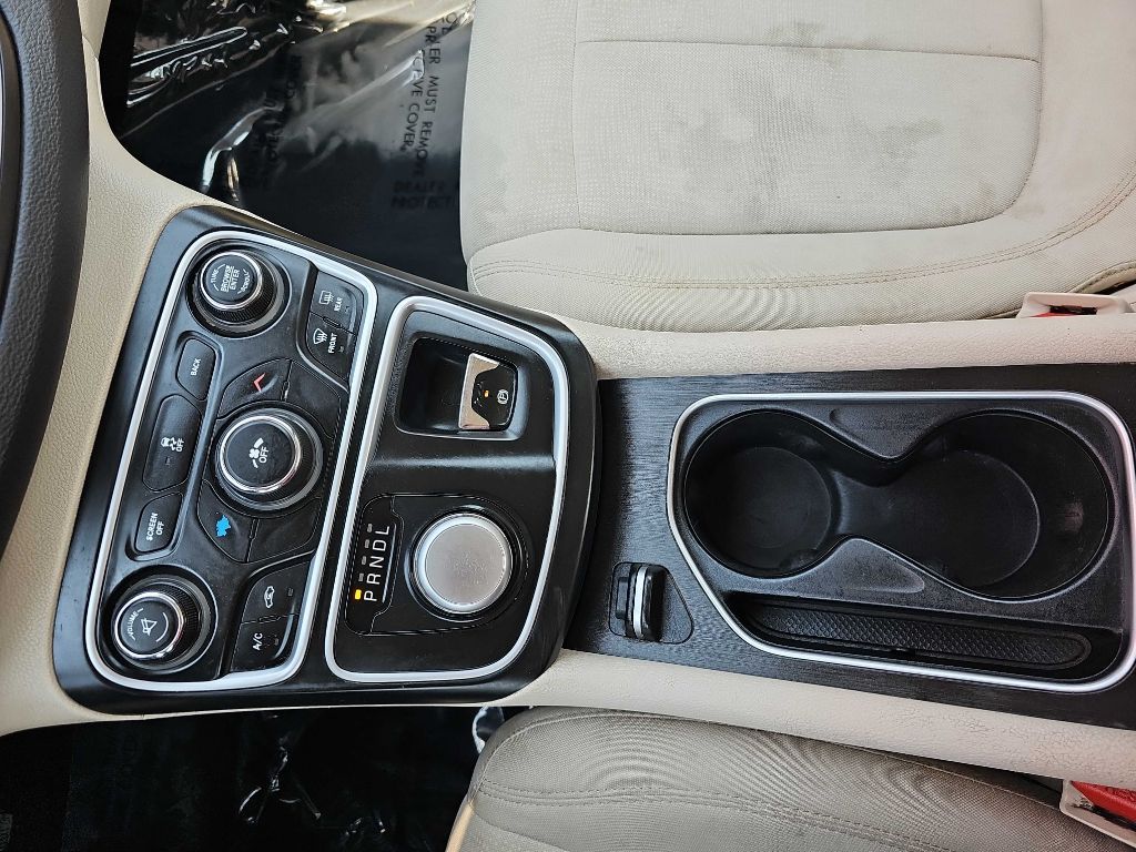 Photo 19 of this CHRYSLER 200