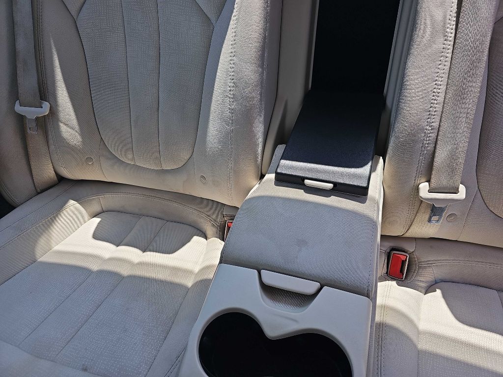 Photo 4 of this CHRYSLER 200