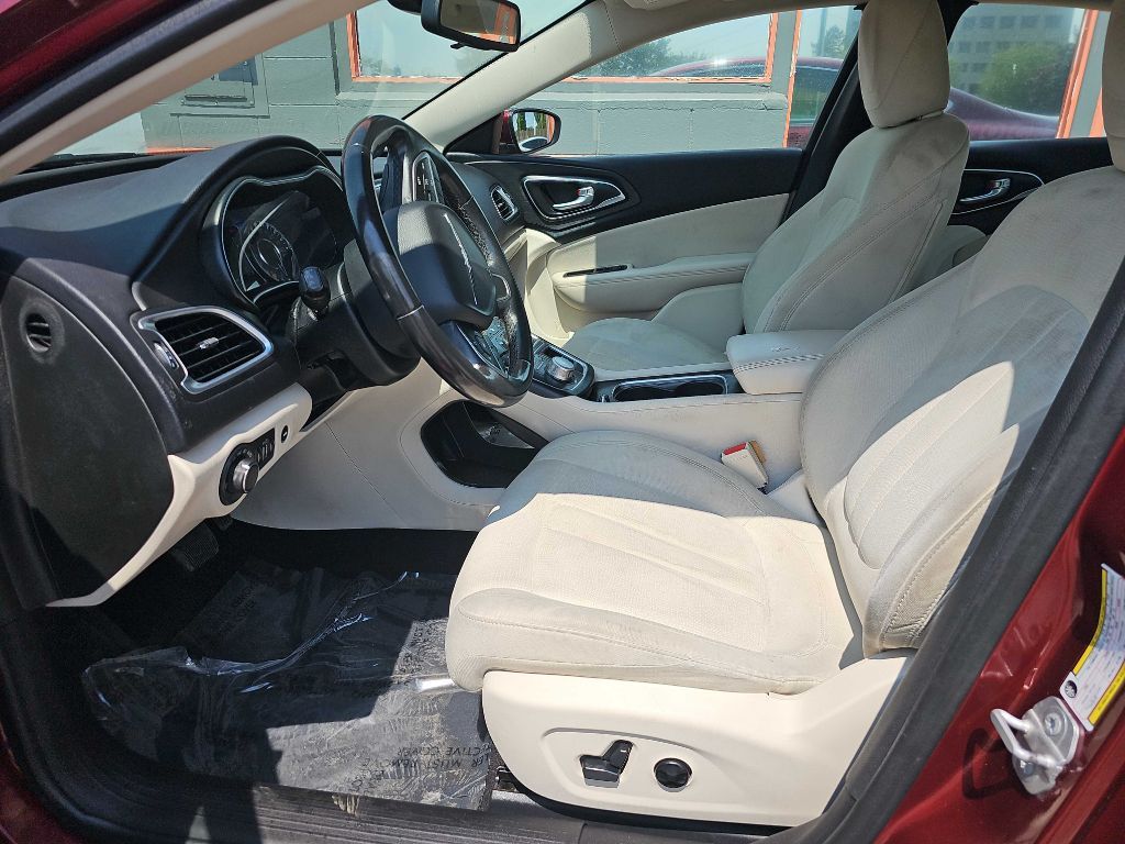 Photo 5 of this CHRYSLER 200