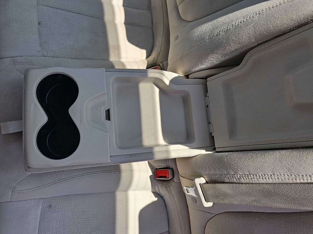 Photo 10 of this CHRYSLER 200