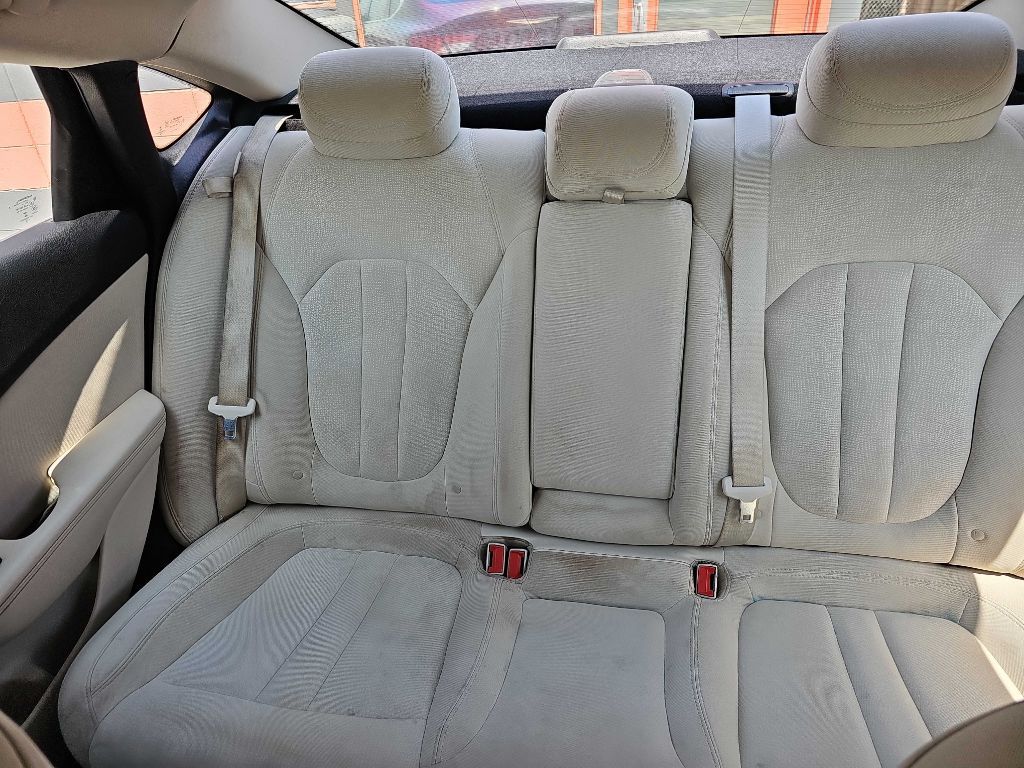 Photo 27 of this CHRYSLER 200