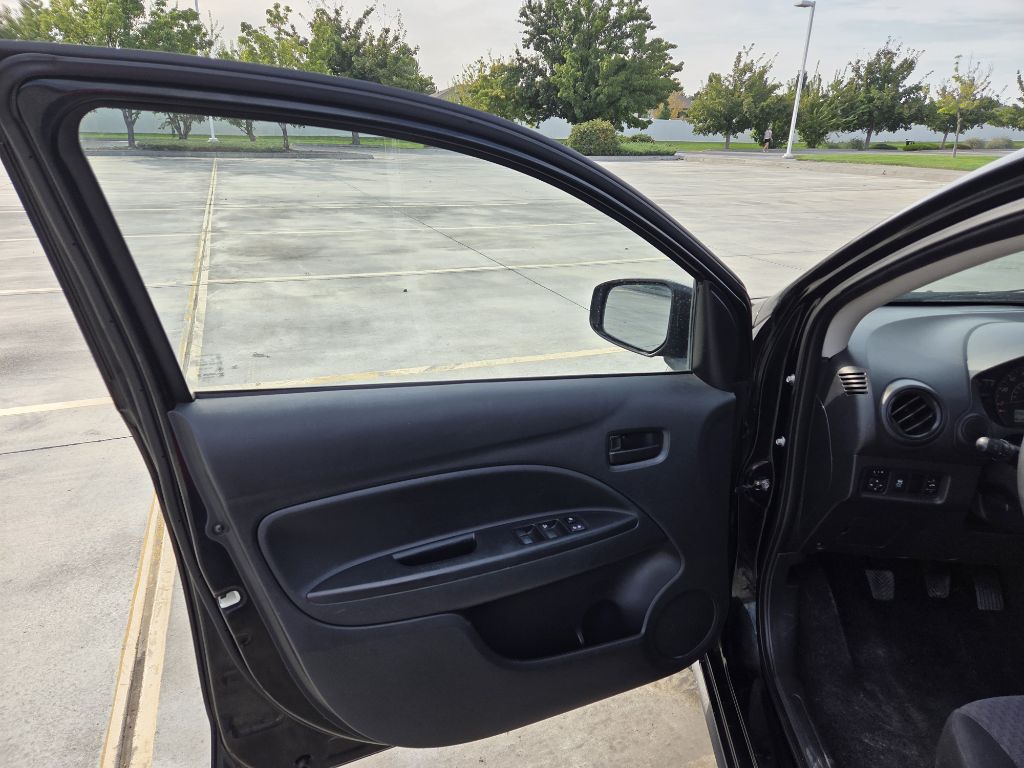 Photo 9 of this MITSUBISHI MIRAGE