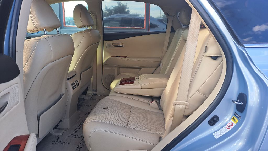 Photo 23 of this LEXUS RX