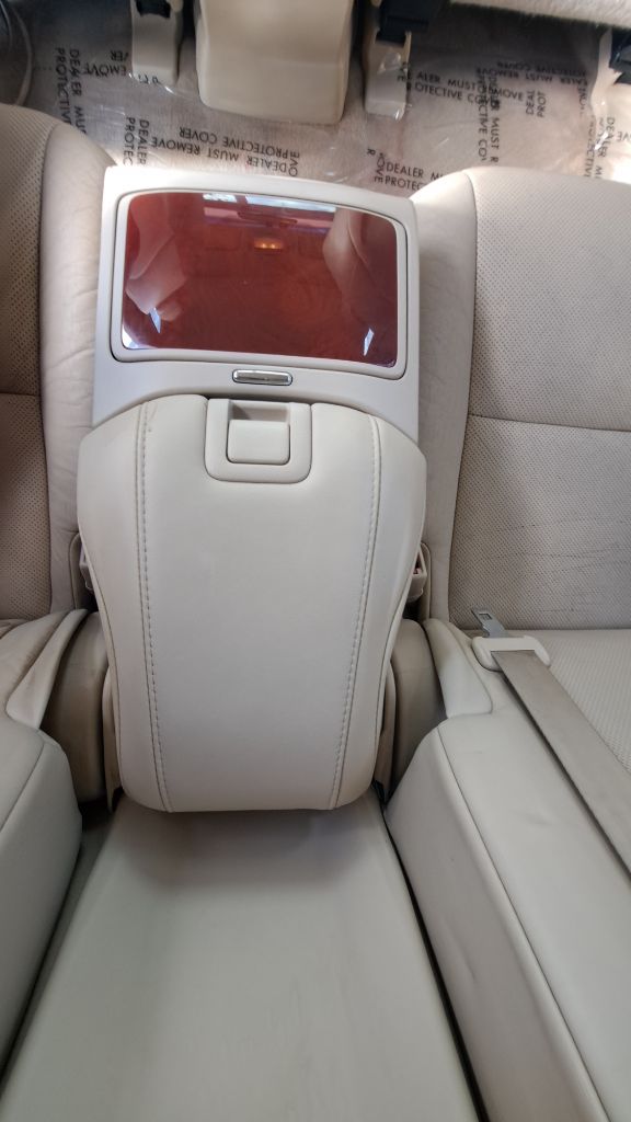 Photo 24 of this LEXUS RX