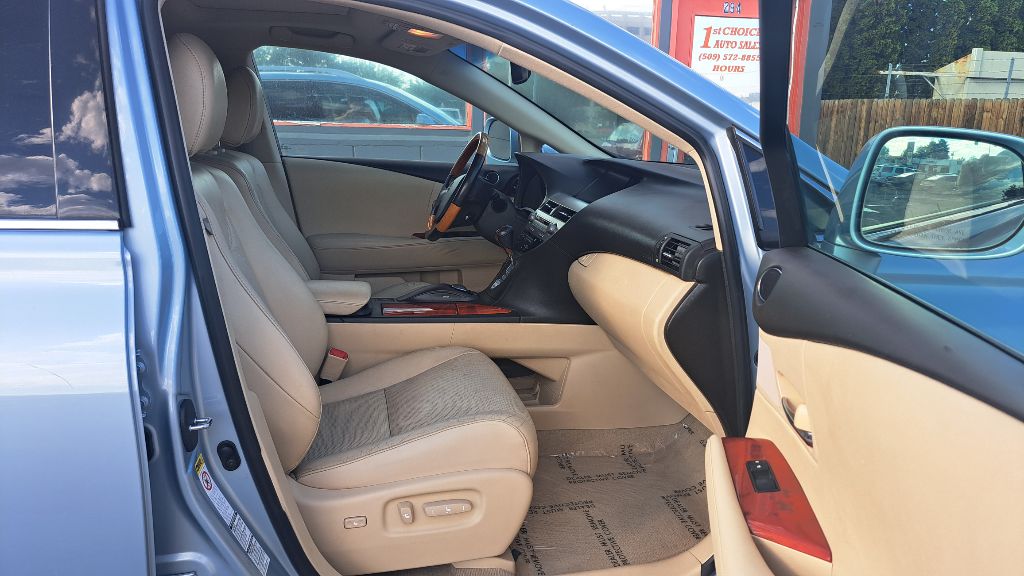Photo 7 of this LEXUS RX