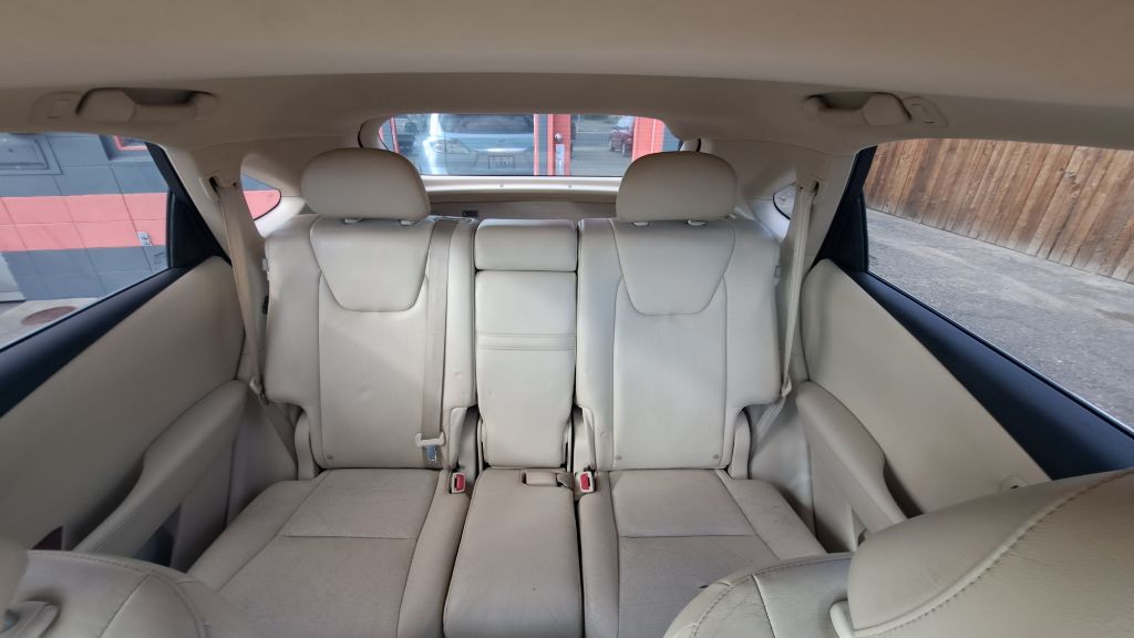 Photo 26 of this LEXUS RX
