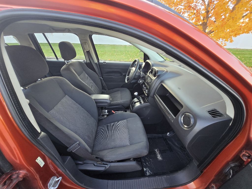 Photo 16 of this JEEP COMPASS