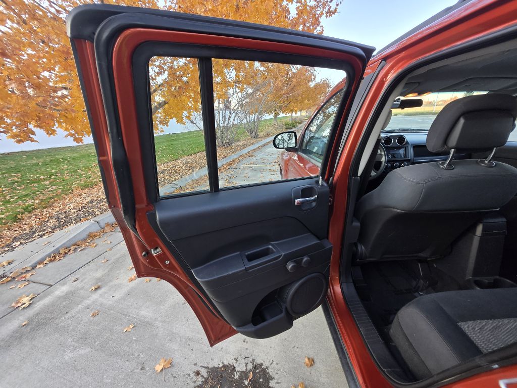Photo 20 of this JEEP COMPASS