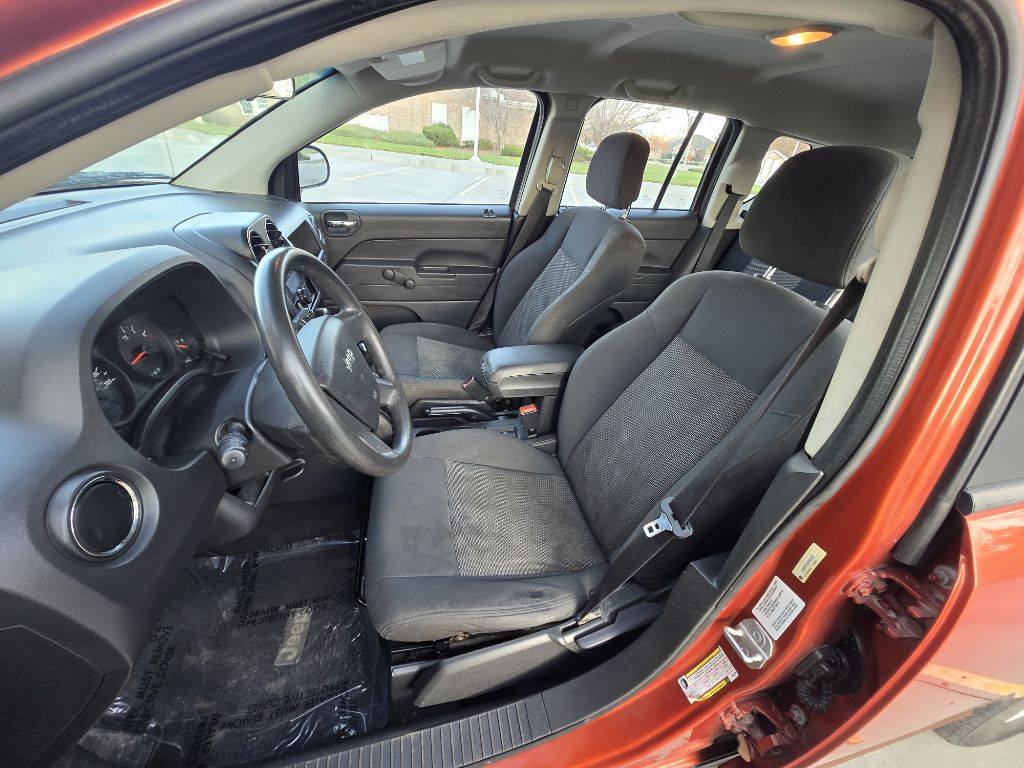 Photo 10 of this JEEP COMPASS