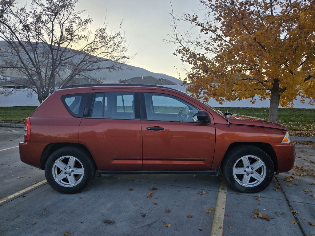 Photo 3 of this JEEP COMPASS