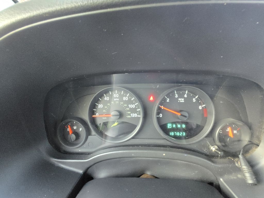 Photo 24 of this JEEP COMPASS
