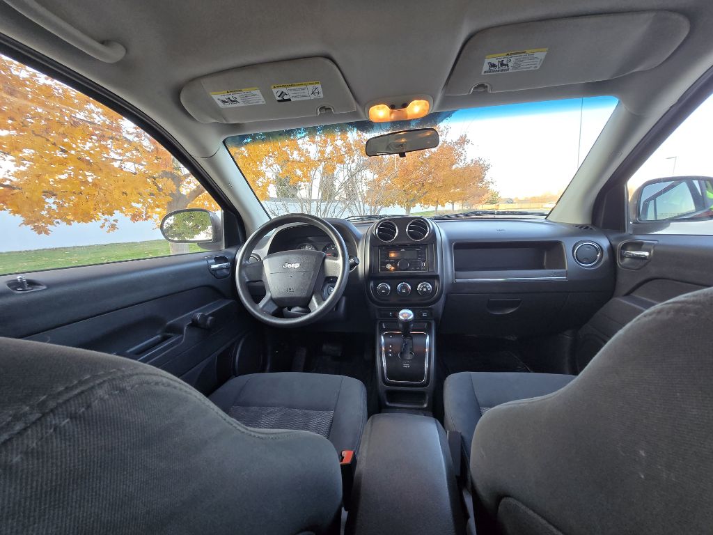 Photo 21 of this JEEP COMPASS