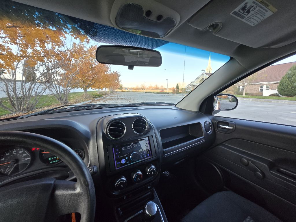 Photo 25 of this JEEP COMPASS