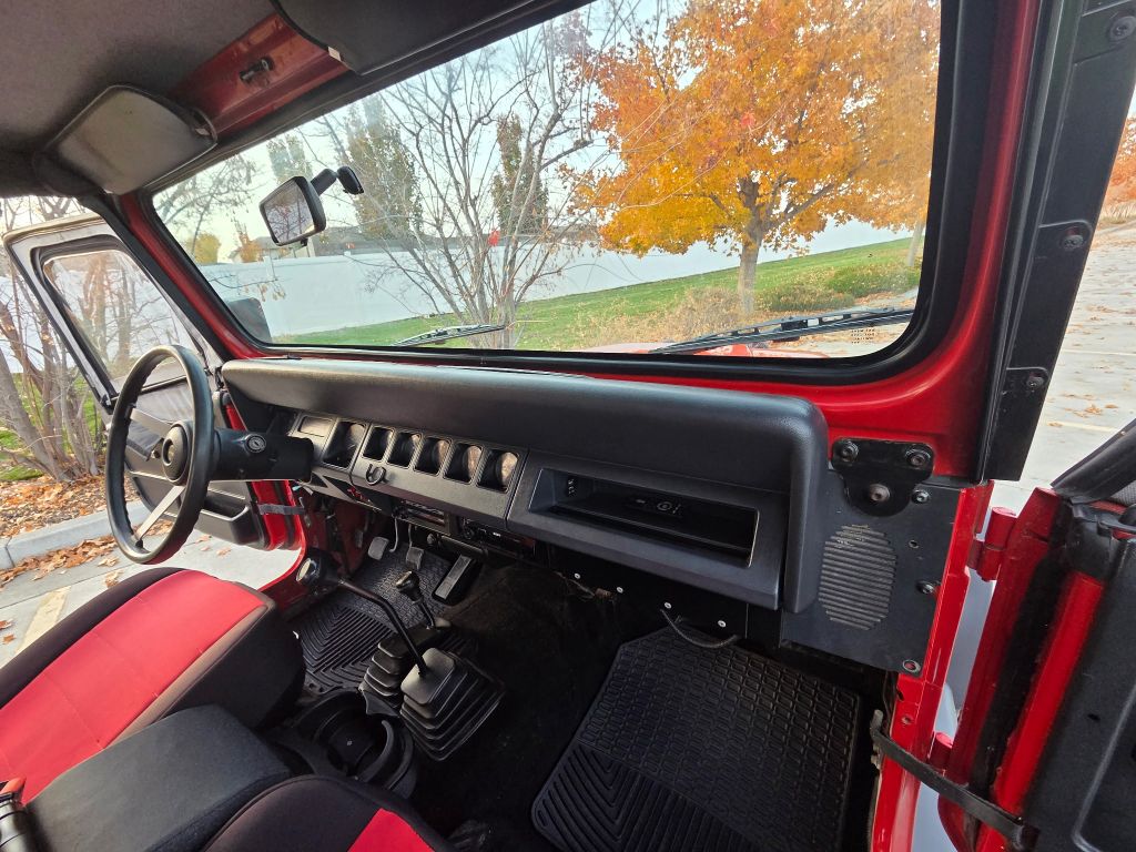 Photo 18 of this JEEP WRANGLER / YJ