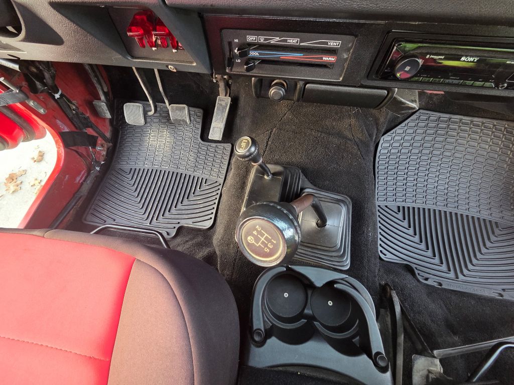 Photo 23 of this JEEP WRANGLER / YJ