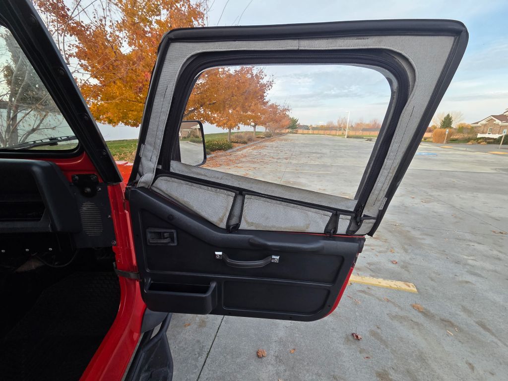 Photo 16 of this JEEP WRANGLER / YJ