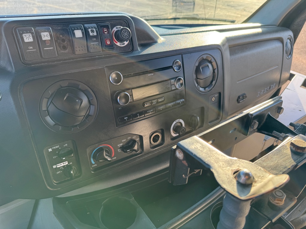Photo 7 of this FORD ECONOLINE
