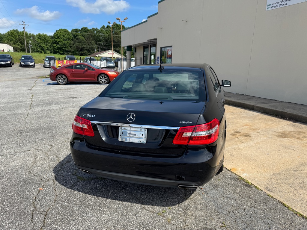 Photo 3 of this MERCEDES-BENZ E-CLASS