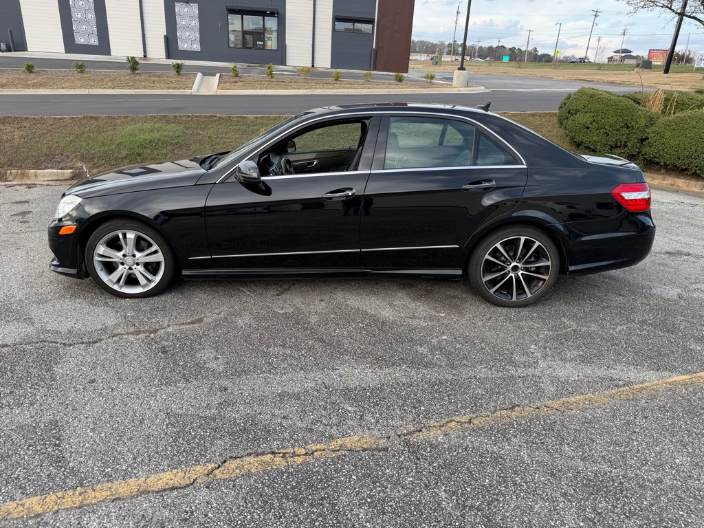 Photo 7 of this MERCEDES-BENZ E-CLASS