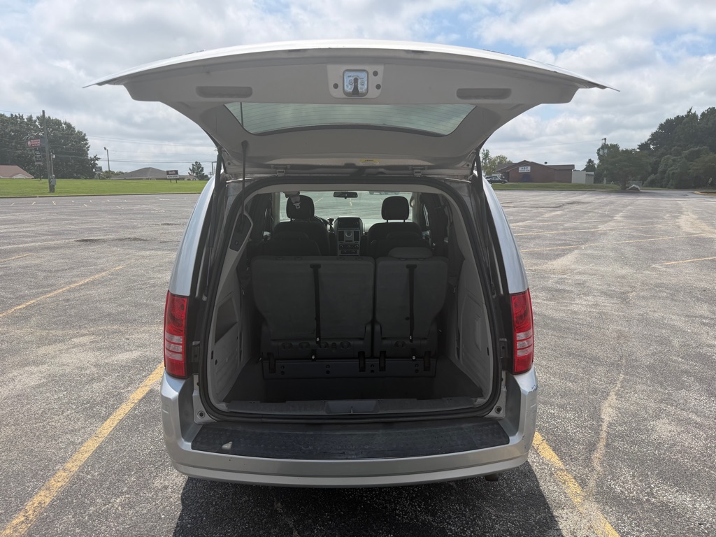 Photo 5 of this CHRYSLER TOWN & COUNTRY