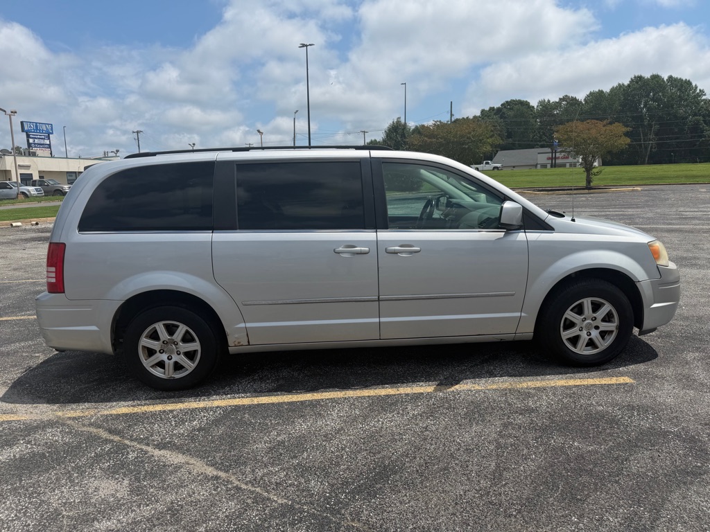 Photo 3 of this CHRYSLER TOWN & COUNTRY