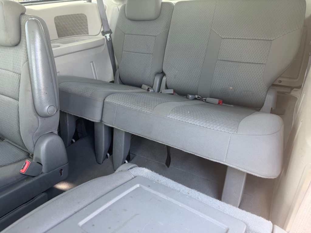 Photo 7 of this CHRYSLER TOWN & COUNTRY