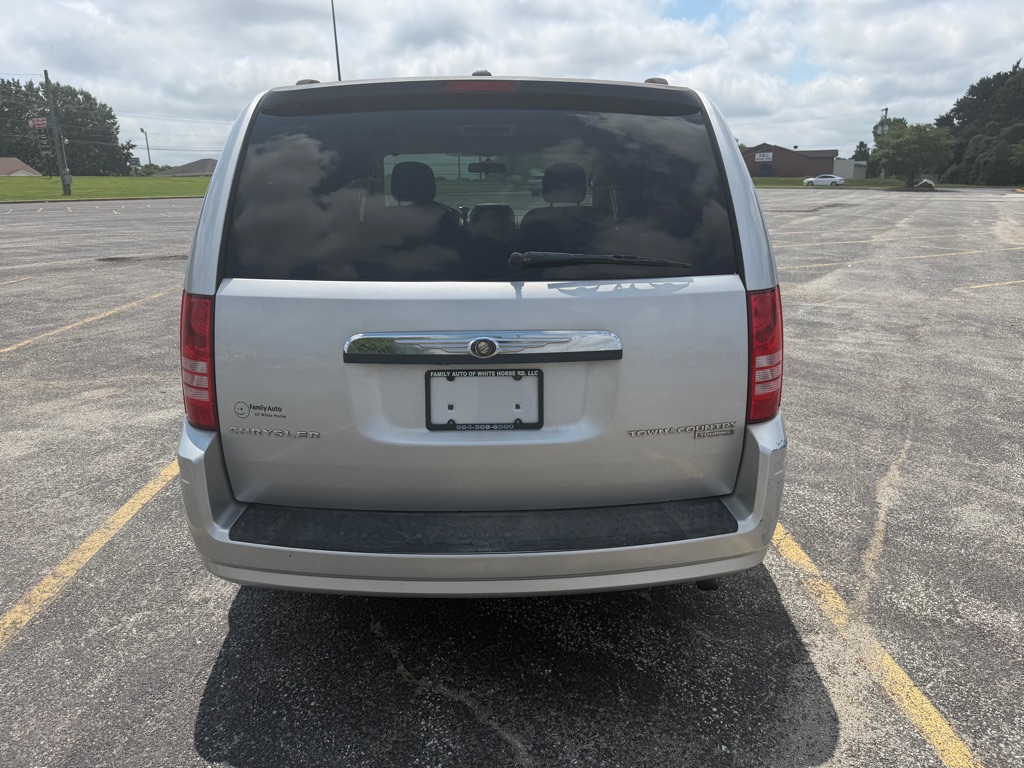 Photo 4 of this CHRYSLER TOWN & COUNTRY
