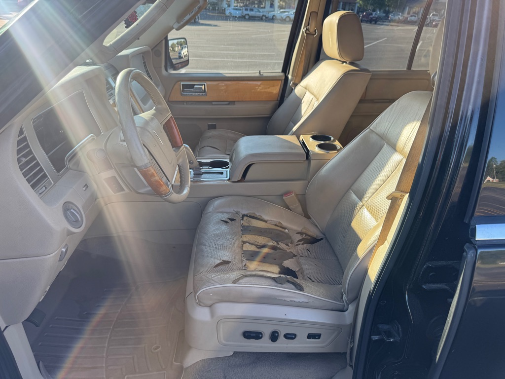 Photo 10 of this LINCOLN NAVIGATOR