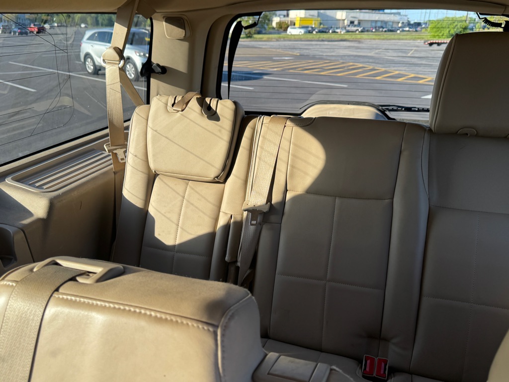 Photo 8 of this LINCOLN NAVIGATOR