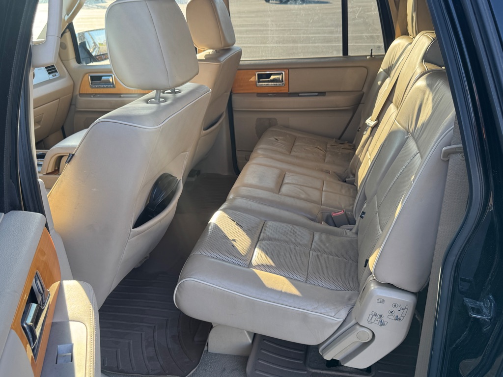 Photo 7 of this LINCOLN NAVIGATOR