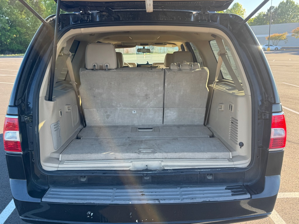 Photo 6 of this LINCOLN NAVIGATOR