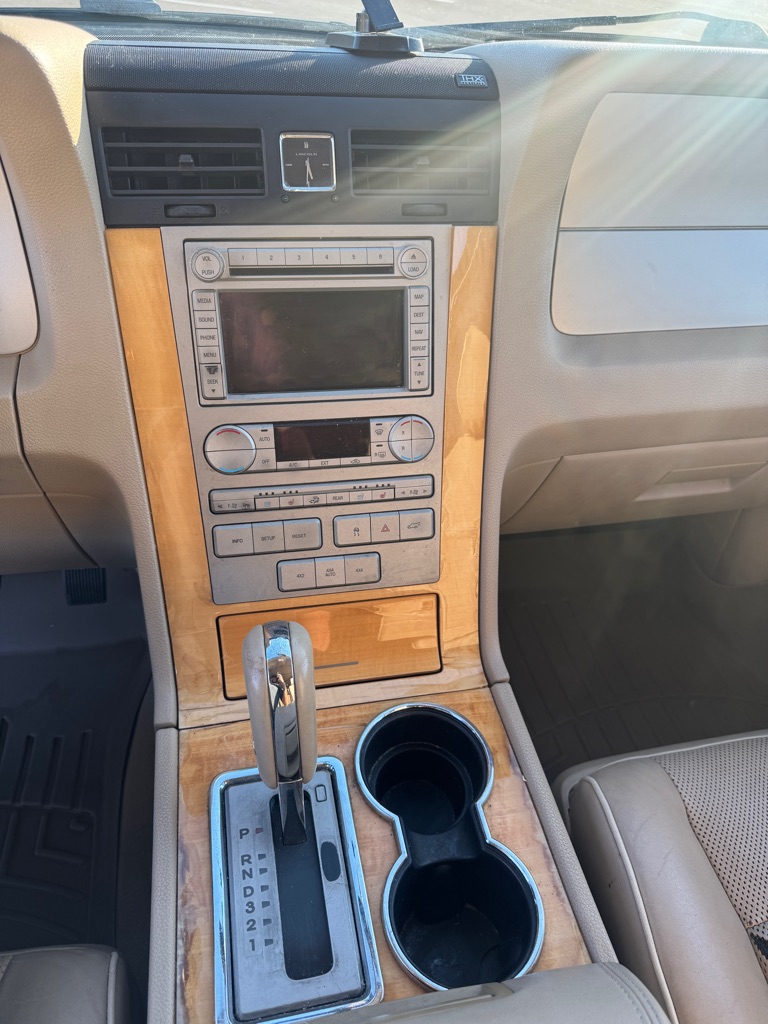 Photo 11 of this LINCOLN NAVIGATOR