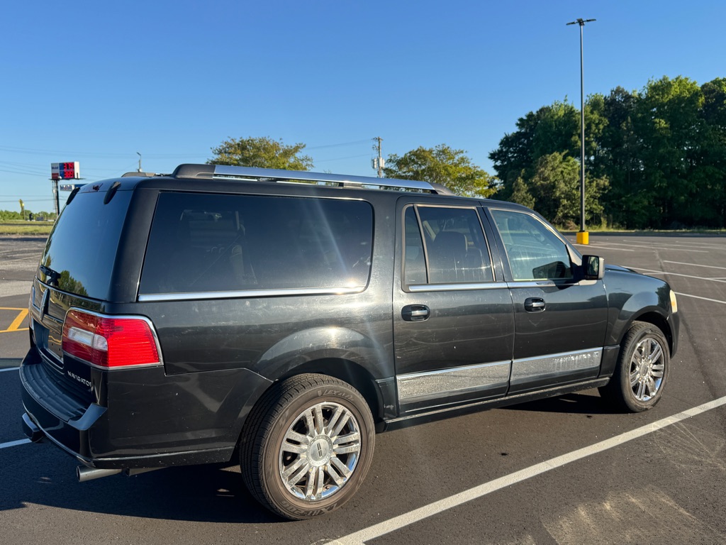 Photo 4 of this LINCOLN NAVIGATOR