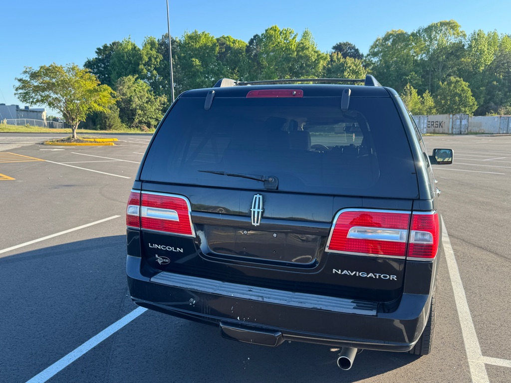 Photo 5 of this LINCOLN NAVIGATOR