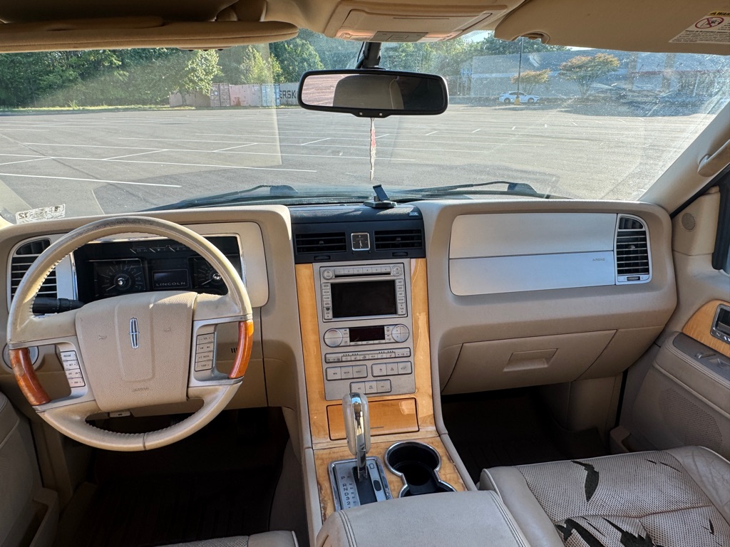 Photo 9 of this LINCOLN NAVIGATOR