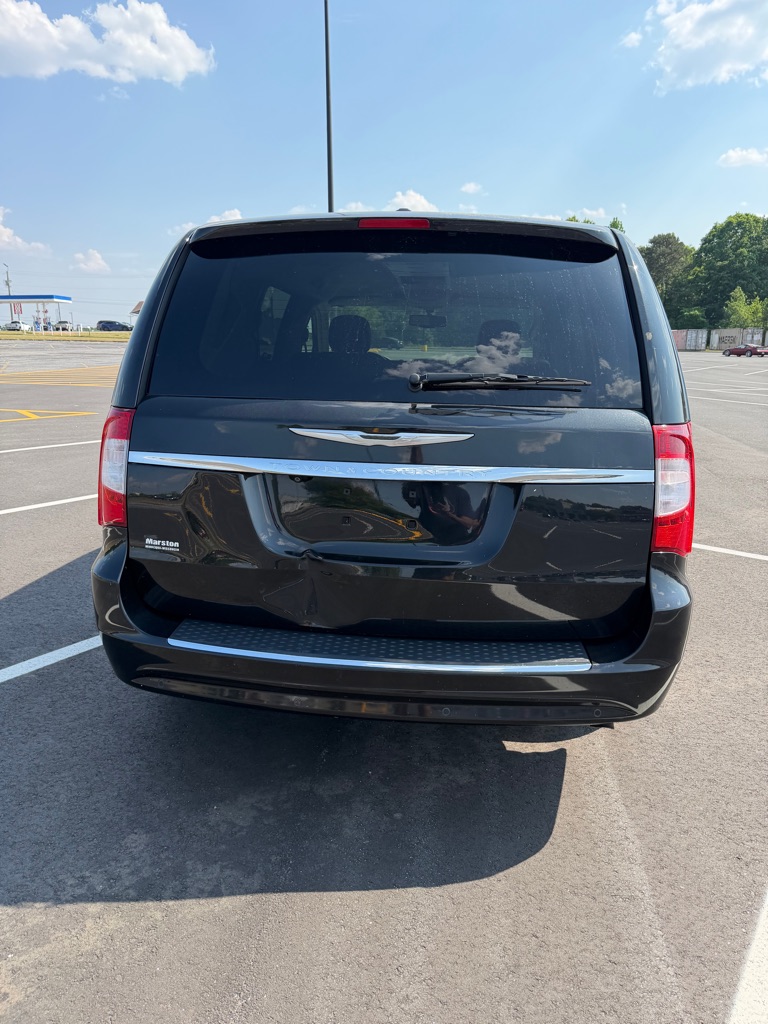Photo 4 of this CHRYSLER TOWN & COUNTRY