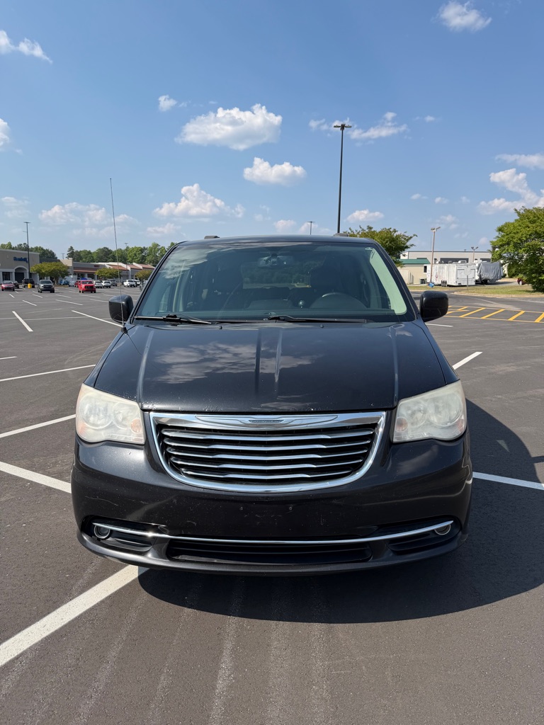Photo 2 of this CHRYSLER TOWN & COUNTRY