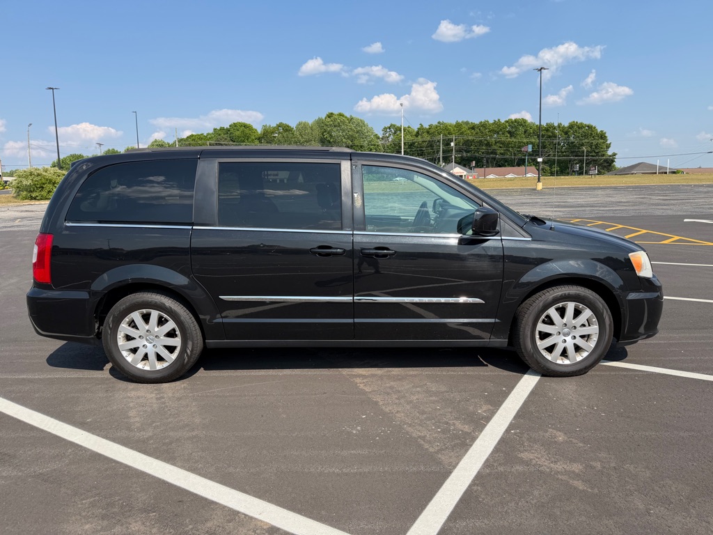 Photo 3 of this CHRYSLER TOWN & COUNTRY
