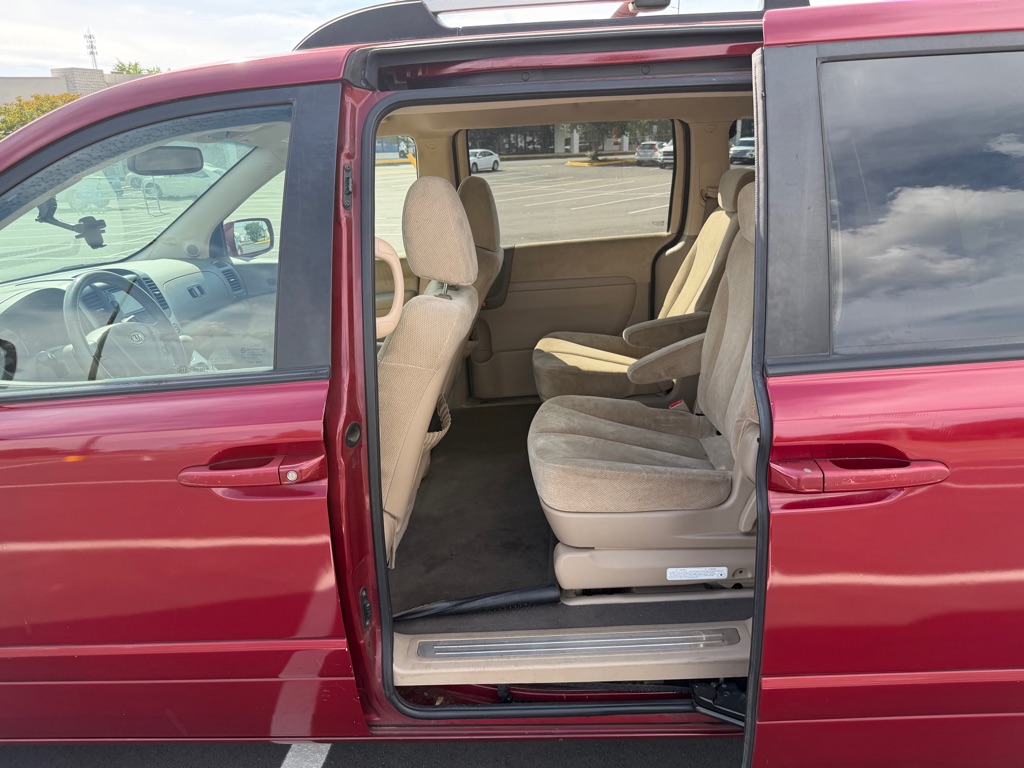 Photo 6 of this KIA SEDONA