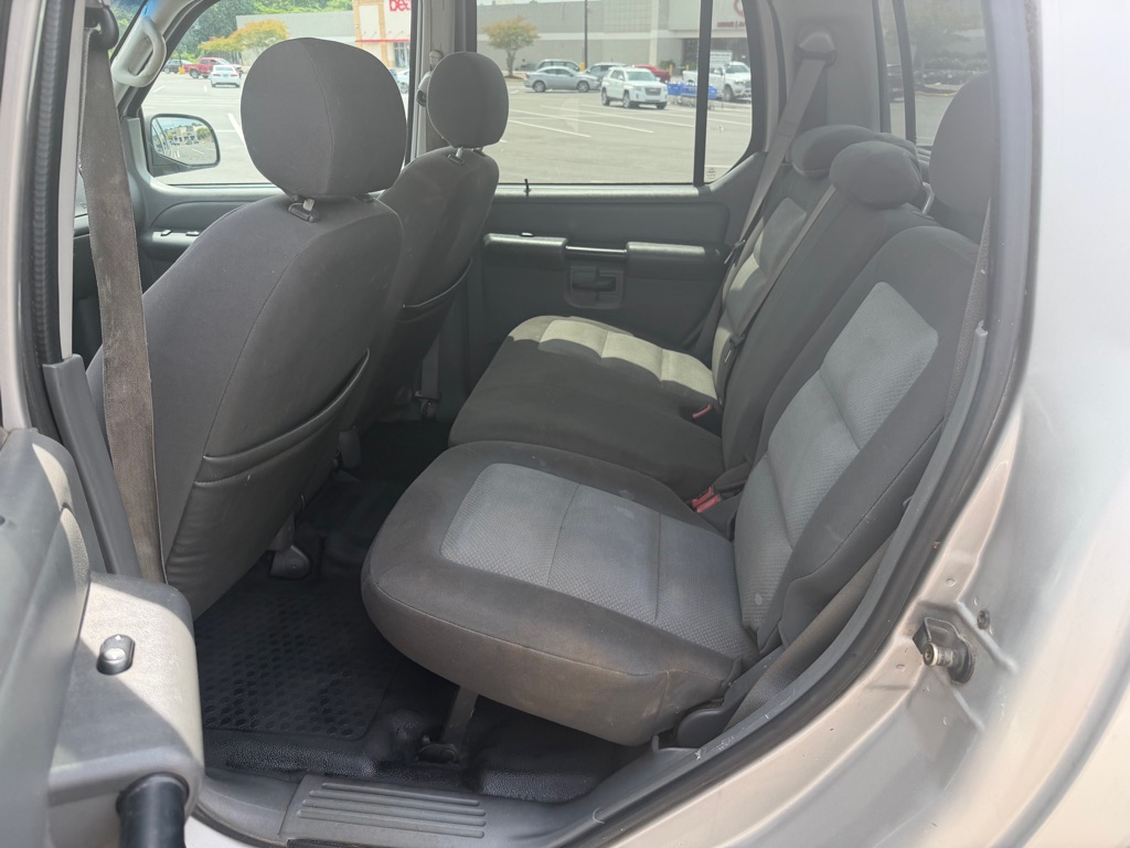 Photo 5 of this FORD EXPLORER SPORT