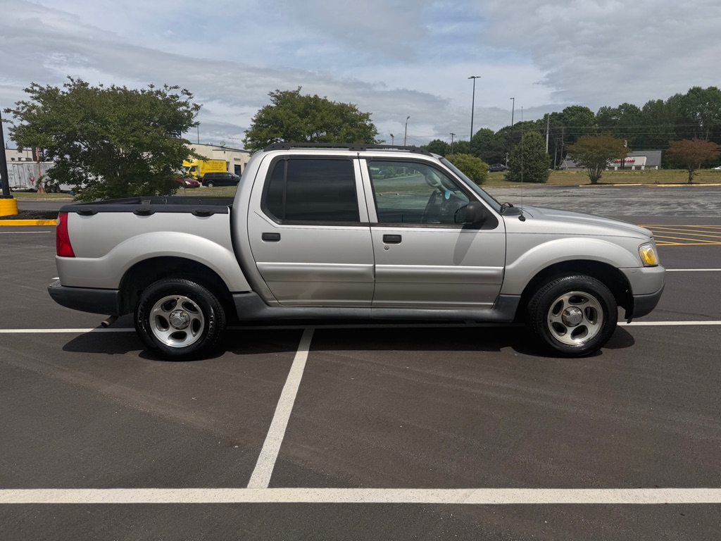 Photo 3 of this FORD EXPLORER SPORT