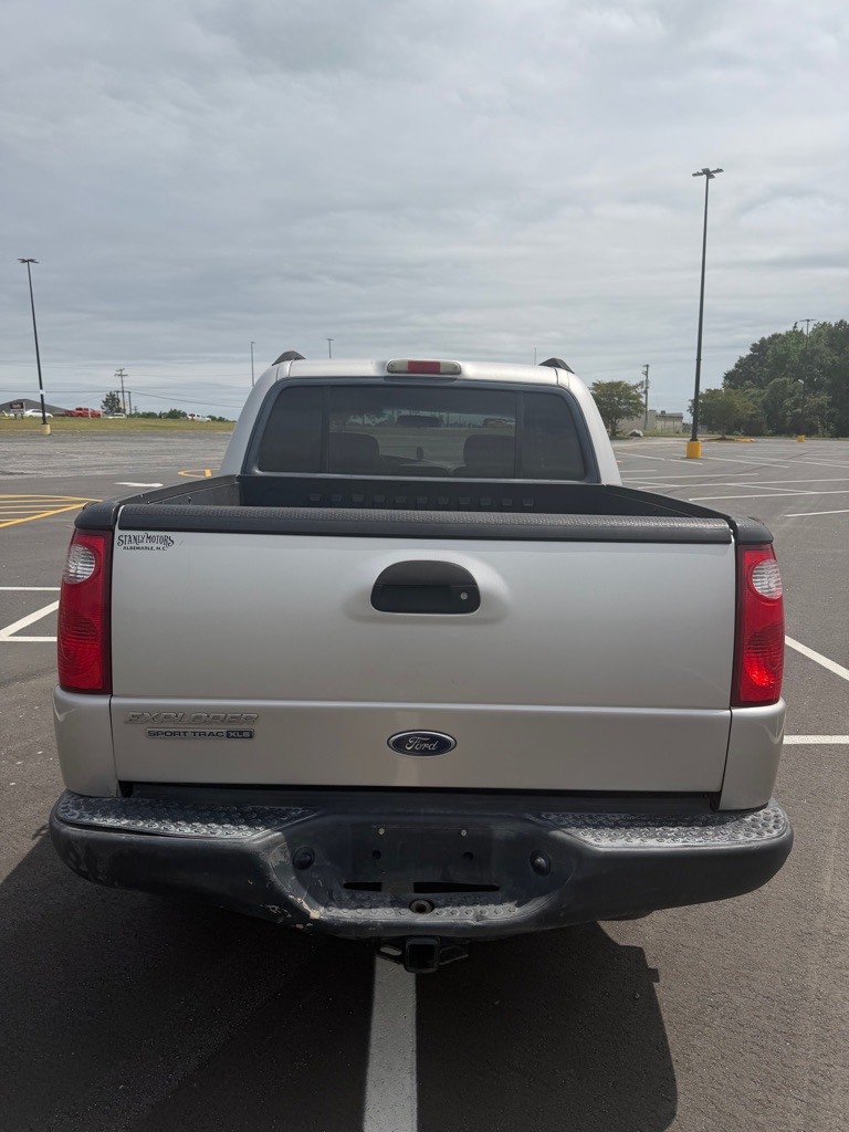 Photo 4 of this FORD EXPLORER SPORT