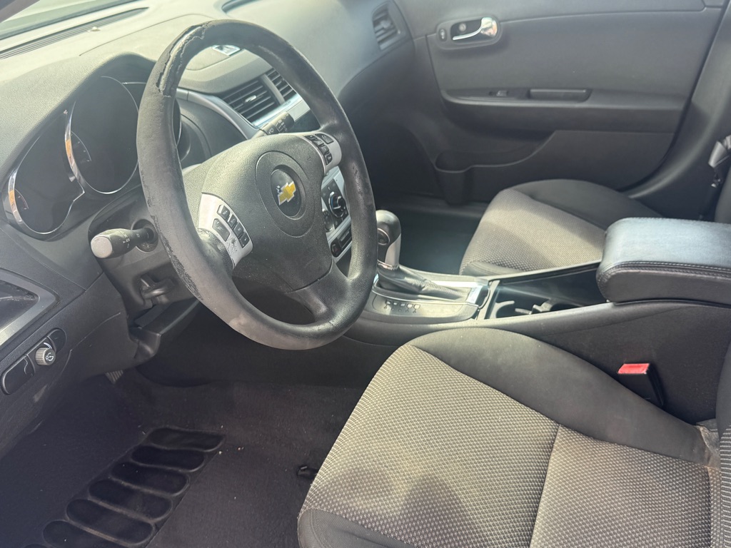 Photo 6 of this CHEVROLET MALIBU