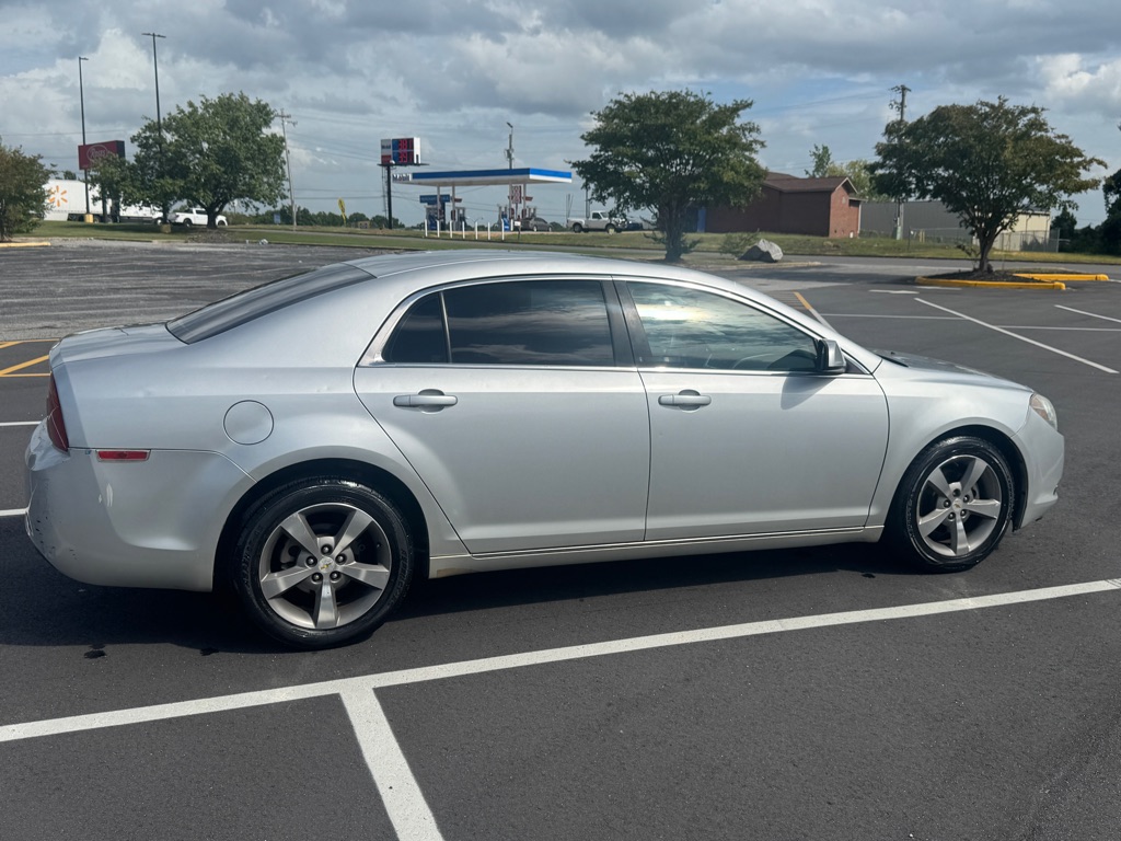 Photo 3 of this CHEVROLET MALIBU