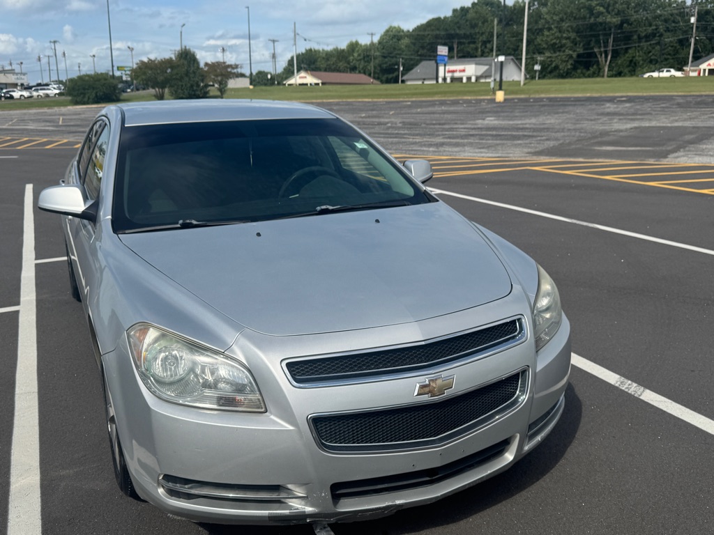 Photo 2 of this CHEVROLET MALIBU